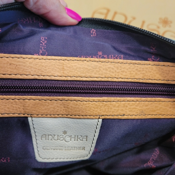 Anuschka Hand-Painted Shoulder Bag with Peacock Design NEW - Picture 4 of 14